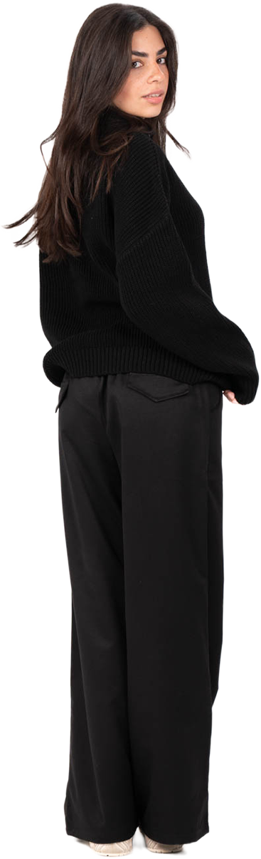 BLACK KNITTED SWEATER