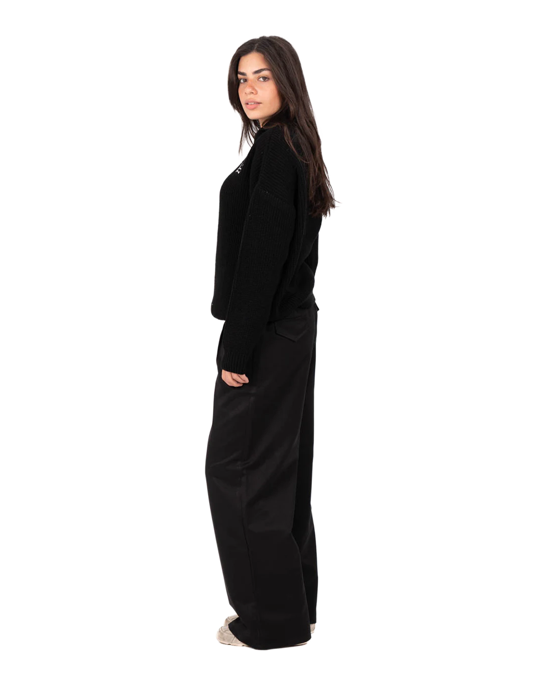 BLACK KNITTED SWEATER